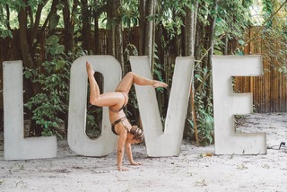 Paige VanZant feet photo thumbnail