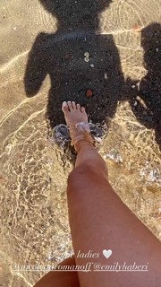 Caterina Balivo feet photo thumbnail
