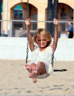 Nicole Richie feet photo thumbnail
