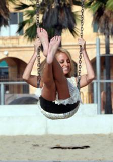 Nicole Richie feet photo thumbnail
