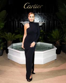 Rita Ora feet photo thumbnail