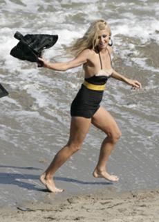 Paris Hilton feet photo thumbnail