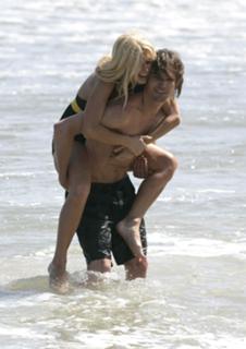 Paris Hilton feet photo thumbnail