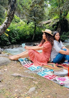 Kangana Ranaut feet photo thumbnail