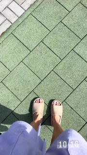Karolina Pisarek feet photo thumbnail