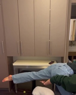 Camila Mendes feet photo thumbnail