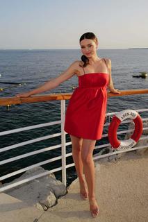 Miranda Kerr feet photo thumbnail