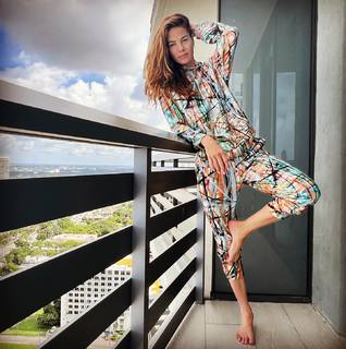 Michelle Monaghan feet photo thumbnail