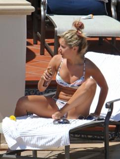 Ashley Tisdale feet photo thumbnail
