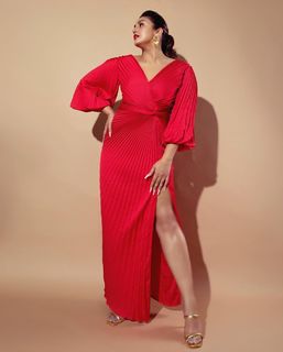 Huma Qureshi feet photo thumbnail