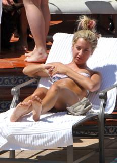 Ashley Tisdale feet photo thumbnail
