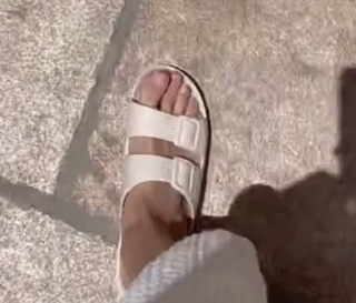 Marta Wierzbicka feet photo thumbnail