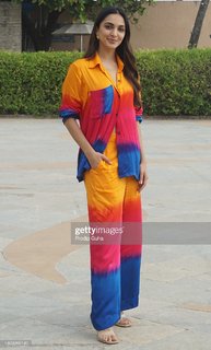 Kiara Advani feet photo thumbnail