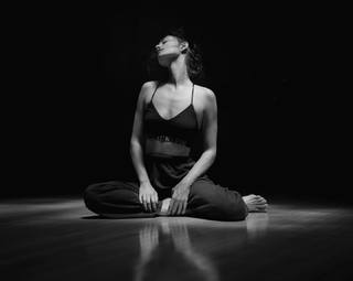 Phoebe Tonkin feet photo thumbnail