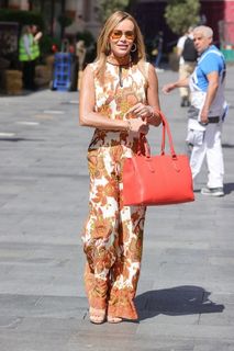 Amanda Holden feet photo thumbnail