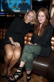 Uma Thurman feet photo thumbnail