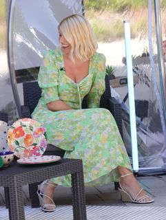 Holly Willoughby feet photo thumbnail