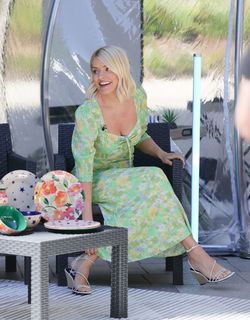 Holly Willoughby feet photo thumbnail
