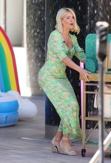 Holly Willoughby feet photo thumbnail