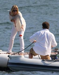 Uma Thurman feet photo thumbnail