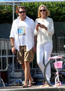 Uma Thurman feet photo thumbnail