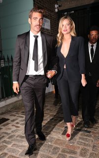 Laura Whitmore feet photo thumbnail