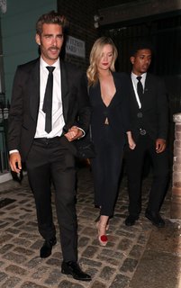Laura Whitmore feet photo thumbnail