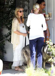 Sarah Michelle Gellar feet photo thumbnail