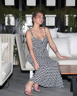 Helen Flanagan feet photo thumbnail