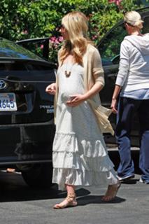 Sarah Michelle Gellar feet photo thumbnail