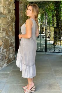 Lisa Robertson feet photo thumbnail