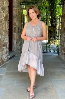 Lisa Robertson feet photo thumbnail