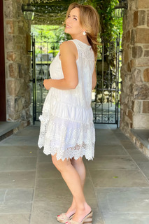 Lisa Robertson feet photo thumbnail