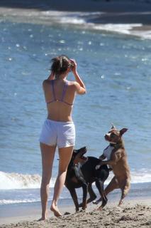 Kendall Jenner feet photo thumbnail