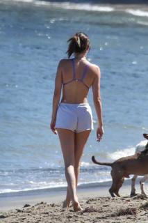 Kendall Jenner feet photo thumbnail