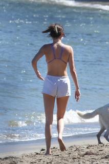 Kendall Jenner feet photo thumbnail