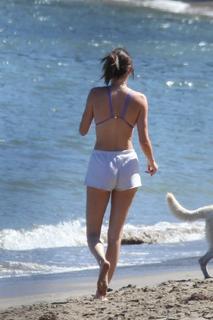 Kendall Jenner feet photo thumbnail