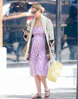 Jennifer Lawrence feet photo thumbnail