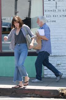 Milla Jovovich feet photo thumbnail