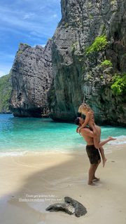 Shantel VanSanten feet photo thumbnail