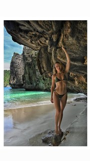 Shantel VanSanten feet photo thumbnail