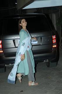 Alia Bhatt feet photo thumbnail