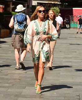 Amanda Holden feet photo thumbnail