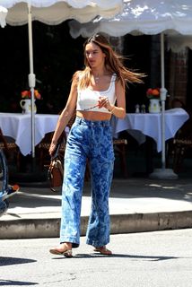 Alessandra Ambrosio feet photo thumbnail