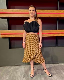 Tania Rincón feet photo thumbnail