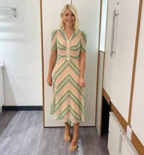 Holly Willoughby feet photo thumbnail