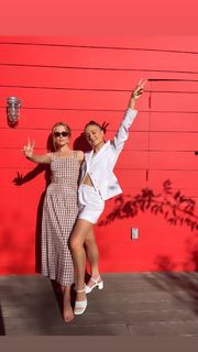 Zoey Deutch feet photo thumbnail