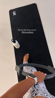 Rochelle Humes feet photo thumbnail