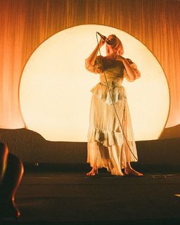 Aurora Aksnes feet photo thumbnail