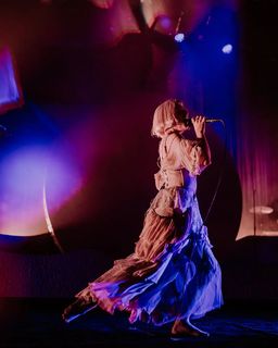 Aurora Aksnes feet photo thumbnail